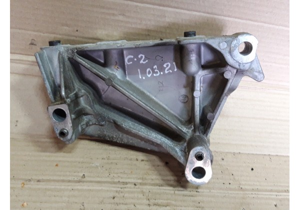 Кронштейн подушки двигуна Citroen C2, C3, Peugeot 206, 207, 307, 1.1 / 1.2 8V, 9680686080